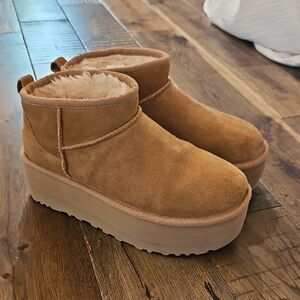 Ugg Classic Ultra Mini Platform Boots Like New!